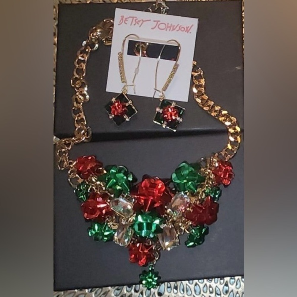 BETSEY JOHNSON SET Christmas Holiday Bows Necklace & Matching Earrings NEW NWT - Picture 3 of 11